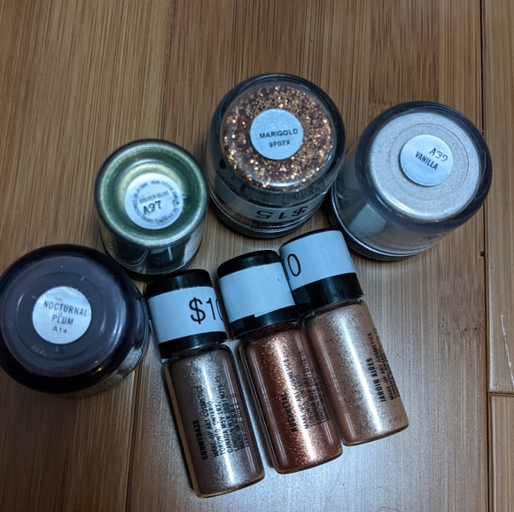 (8) MAC loose pigment eyeshadow powders - Picture 1 of 3